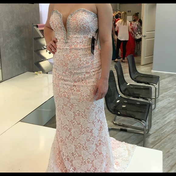 PROM DRESS - Picture 3 of 3